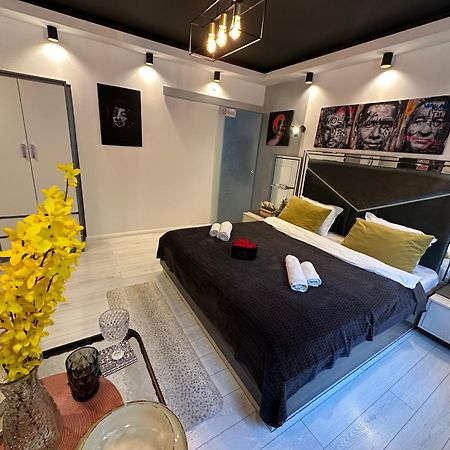 The Fame - Modern Studio In Top Location & Parking كرايوفا المظهر الخارجي الصورة