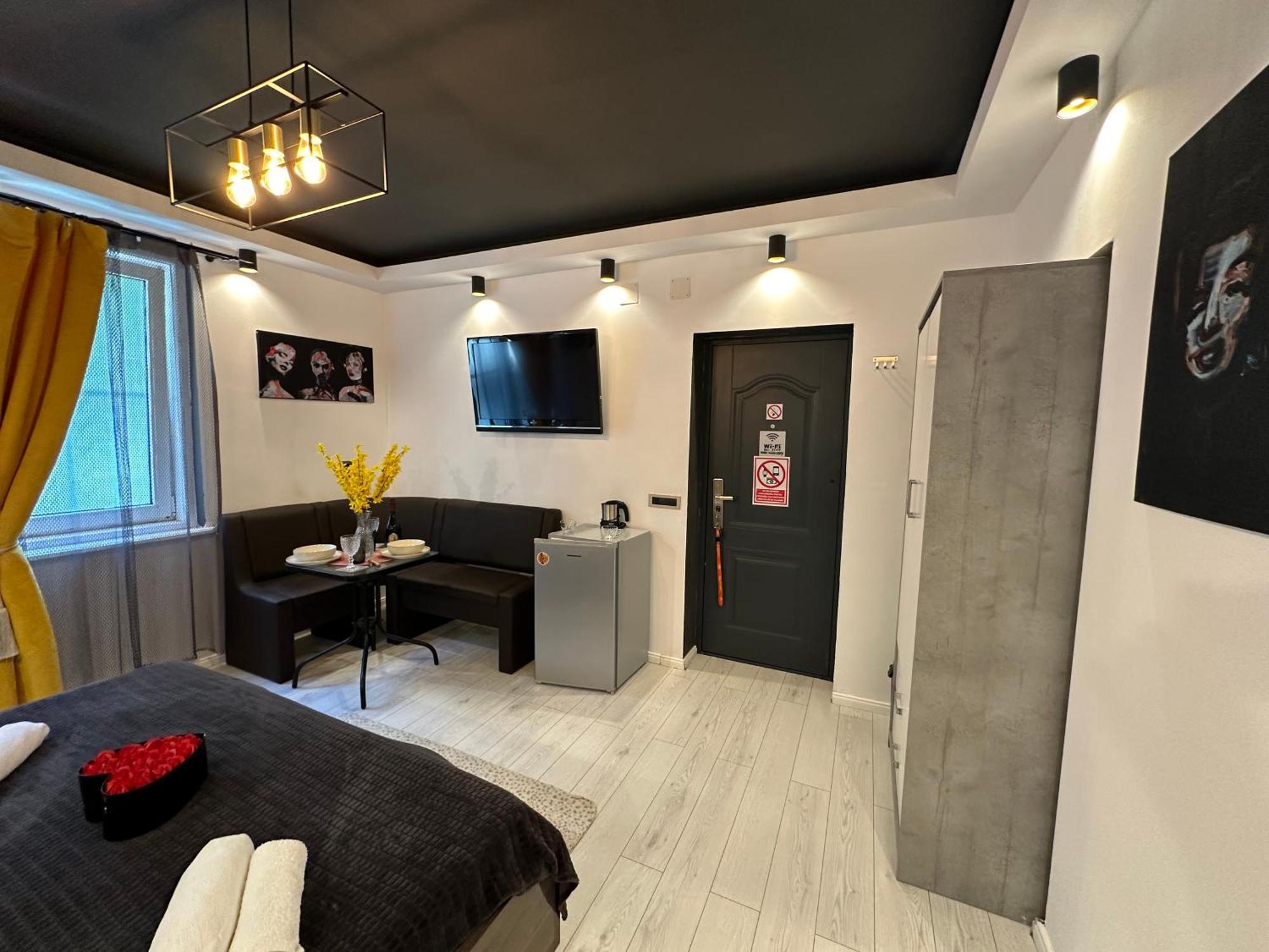 The Fame - Modern Studio In Top Location & Parking كرايوفا المظهر الخارجي الصورة