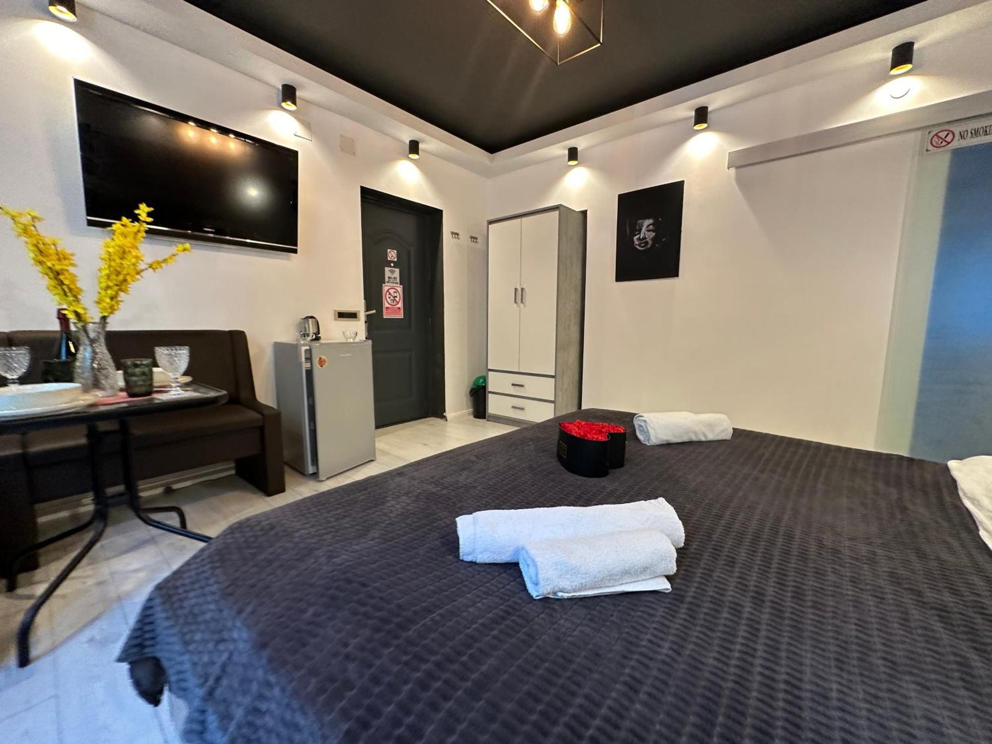The Fame - Modern Studio In Top Location & Parking كرايوفا المظهر الخارجي الصورة