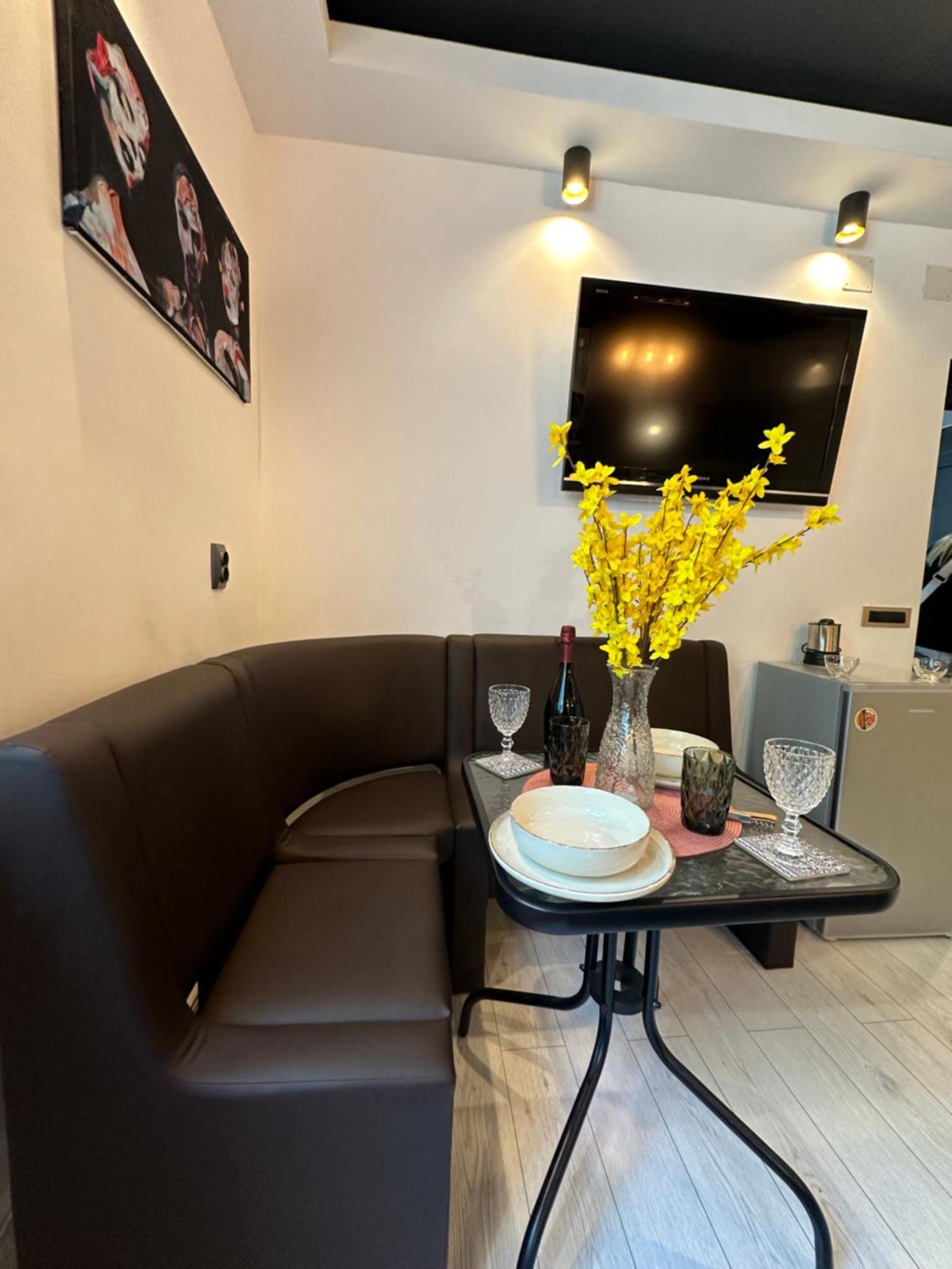 The Fame - Modern Studio In Top Location & Parking كرايوفا المظهر الخارجي الصورة