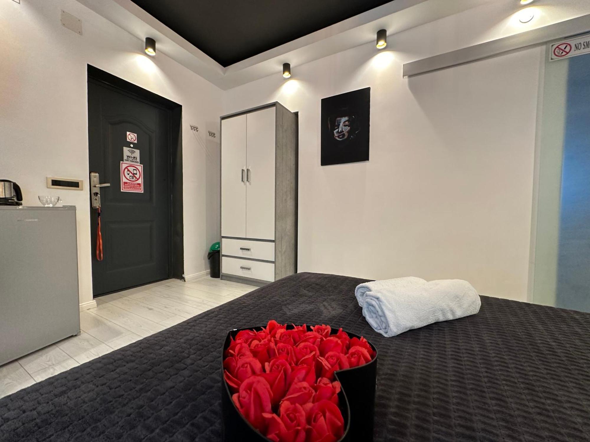 The Fame - Modern Studio In Top Location & Parking كرايوفا المظهر الخارجي الصورة