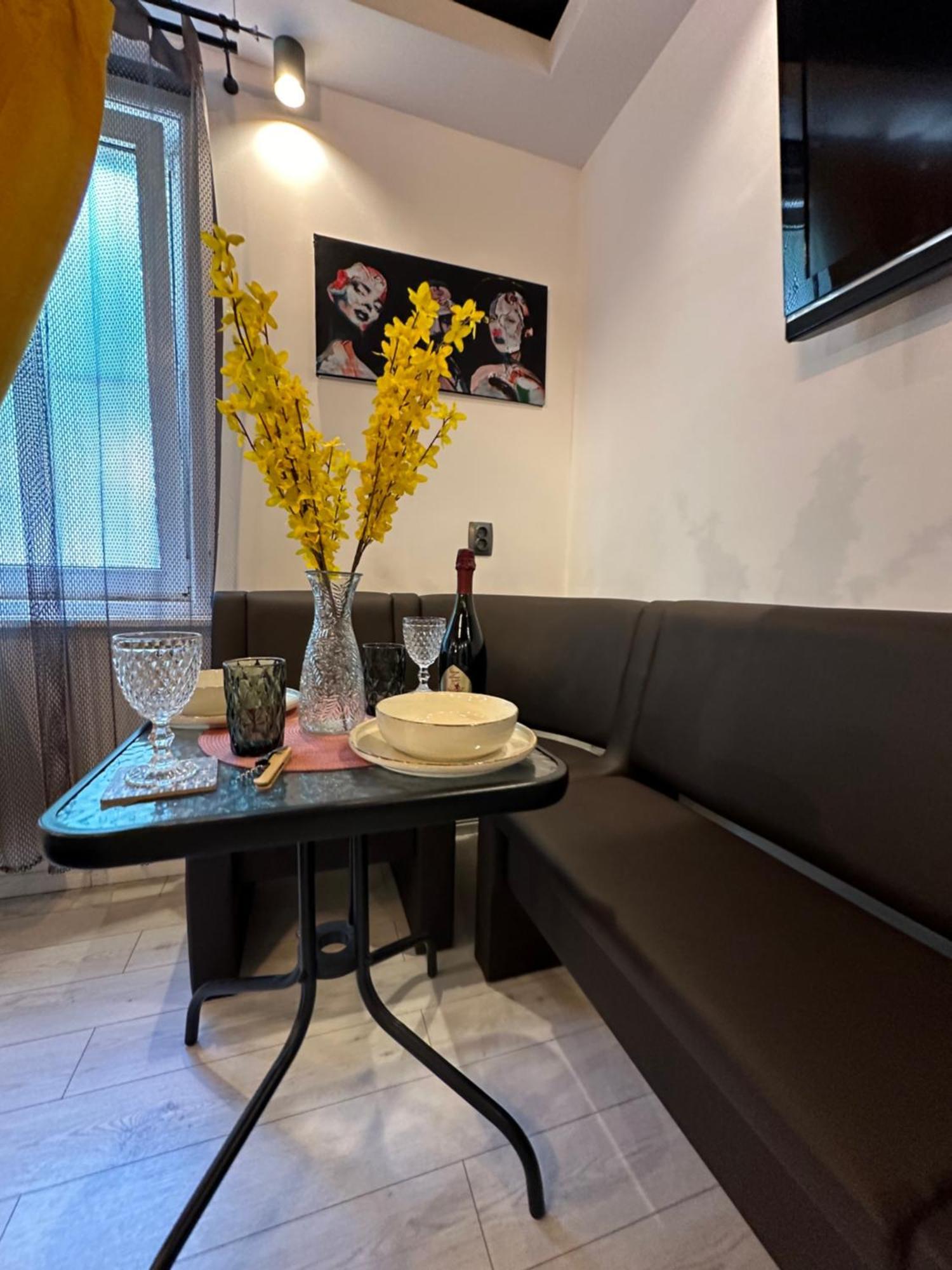 The Fame - Modern Studio In Top Location & Parking كرايوفا المظهر الخارجي الصورة